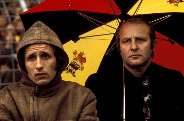 Trainer Heinz Hornig (li.) und Präsident Jean Löring (beide Fortuna Köln) verfolgen gespannt das Spielgeschehen Fußball 2. BL Herren Saison 1974 1975 Nord, SC Fortuna Köln Gruppe Wattenscheid