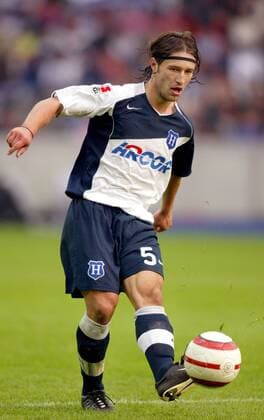 Niko Kovac (Hertha) am Ball Fußball 1. BL Herren Saison 2004 2005, Hertha BSC Berlin Einzelbild Berlin Dynamik,
