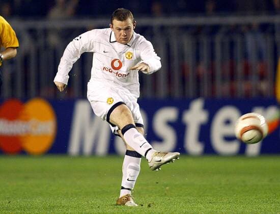 Wayne Rooney (Manchester United) zieht ab Fußball EC 1 Herren Champions League 2004 2005, Manchester United FC, ManU Einzelbild Prag Dynamik,