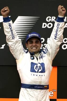 Juan Pablo Montoya (Kolumbien BMW Williams) jubelt über seinen Sieg beim Großer Preis von Brasilien Motorsport Grand Prix Herren Großer Preis von Brasilien 2004, Formel 1 Weltmeisterschaft, F1, F, GP, WM, Einzelbild Sao Paulo Interlagos Freude, Begeisterung,