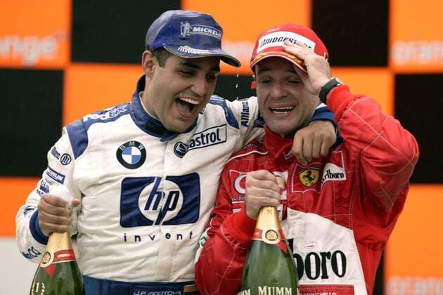 Sieger Juan Pablo Montoya (Kolumbien BMW Williams, li. ) und der Drittplatzierte Rubens Barrichello (Brasilien Ferrari) wirken nach der Sektdusche leicht angesäuselt... Motorsport Grand Prix Herren Großer Preis von Brasilien 2004, Formel 1 Weltmeisterschaft, F1, F, GP, WM, Gruppe Sao Paulo Interlagos Freude,