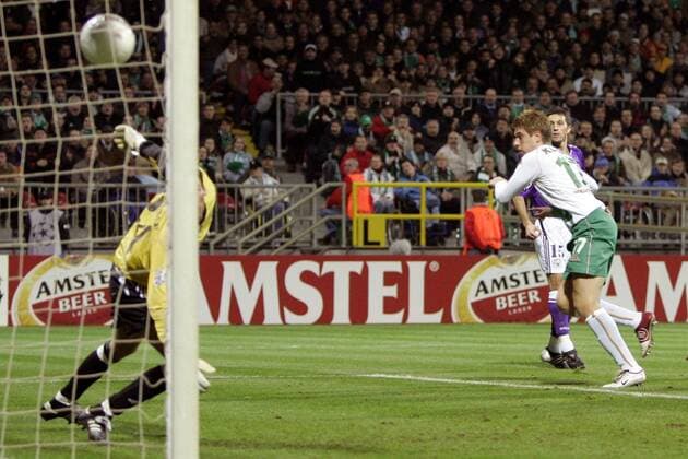 Ivan Klasnic (Bremen, re.) erzielt das 2:0 Fußball EC 1 Herren Champions League 2004 2005, SV Werder Bremen - RSC Anderlecht 5:1 Gruppe Bremen Dynamik,