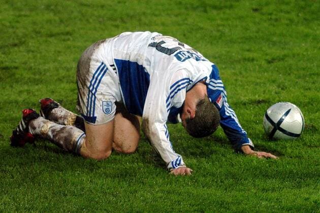 Stephan Lichtsteiner (Grasshoppers Zürich) am Boden Fußball Herren Super League 2004 2005, Nationalliga A, NLA, 1. Schweizer Liga, Grasshopper Club Zürich Einzelbild Zürich