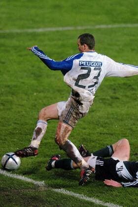 Stephan Lichtsteiner (Grasshoppers Zürich) setzt sich durch Fußball Herren Super League 2004 2005, Nationalliga A, NLA, 1. Schweizer Liga, Grasshopper Club Zürich Einzelbild Zürich Dynamik,