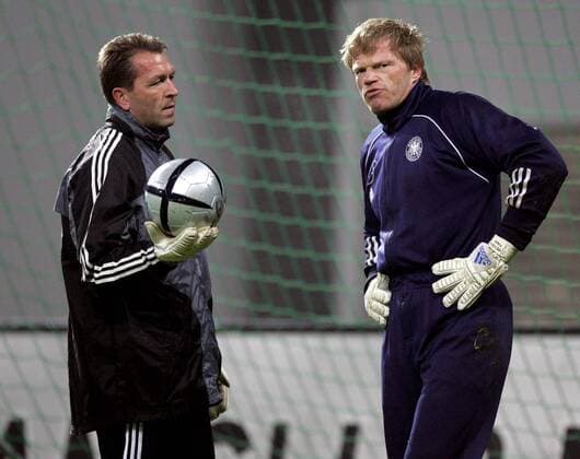 Torwarttrainer Andreas Köpke (li.) und Torwart Oliver Kahn (beide Deutschland) Fußball Herren Nationalmannschaft 2004, Nationalteam, Training, Torwarttraining Gruppe Leipzig