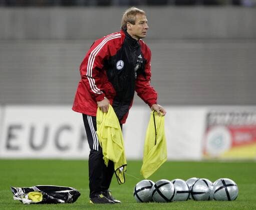 Bundestrainer Jürgen Klinsmann (Deutschland) Fußball Herren Nationalmannschaft 2004, Nationalteam, Training Einzelbild Leipzig