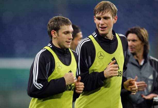 Moritz Volz (li.) und Per Mertesacker (beide Deutschland) - Lauftraining Fußball Herren Nationalmannschaft 2004, Nationalteam, Training Gruppe Leipzig