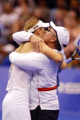 Weltmeisterin Maria Sharapova (Rußland) umarmt Ihren Vater Yuri Tennis WM Damen Weltmeisterschaft 2004, WTA Tour, Championship, Gruppe Los Angeles, LA, L A Glück Freude,