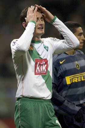Miroslav Klose (Bremen) fassungslos Fußball EC 1 Herren Champions League 2004 2005, SV Werder Bremen - FC Internazionale Mailand 1:1, Inter Einzelbild Bremen Enttäuschung, Verzweiflung,