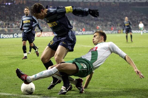 Valerien Ismael (Bremen, re.) gegen Javier Zanetti (Inter) Fußball EC 1 Herren Champions League 2004 2005, SV Werder Bremen - FC Internazionale Mailand 1:1 Gruppe Bremen Dynamik, Kampf,