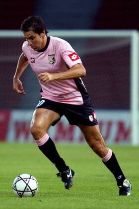 Lamberto Zauli (Palermo) am Ball Fußball Herren Serie A 2004 2005, 1. Italienische Liga, US Palermo Calcio, Vdig Einzelbild Palermo Dynamik,