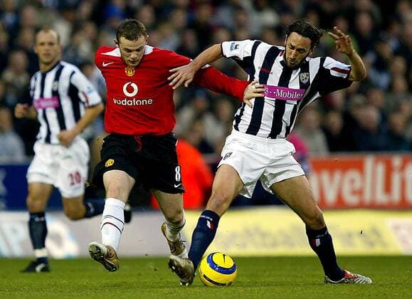 Wayne Rooney (Manchester United, li.) gegen Jonathan Greening (West Brom) Fußball Herren English Premier League 2004 2005, 1. Englische Liga, West Bromwich Albion - Manchester United, ManU Gruppe Bromwich Dynamik,