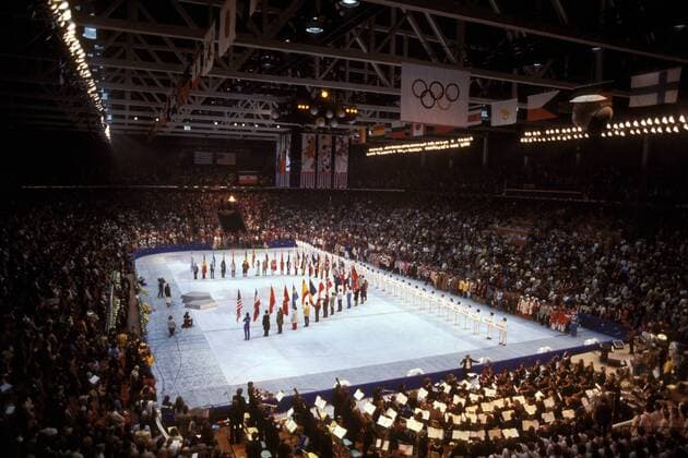 Abschlusszeremonie der Olympischen Spiele 1980 von Lake Placid im Field House OS Winter Herren Olympische Winterspiele 1980, Olympia, Olympiade, Spiele, Abschluß, Abschluss, Abschlußfeier, Vdia Totale Field House Lake Placid