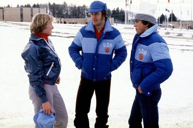 Sabine Becker im Gespräch mit Ulrich Wehling (Mitte) und Uwe Dotzauer (alle DDR) Nordische Kombination OS Winter Herren Olympische Winterspiele 1980, Olympia, Olympiade, Spiele, Ski Nordisch, Nordischer Skisport, Vdia Gruppe Lake Placid