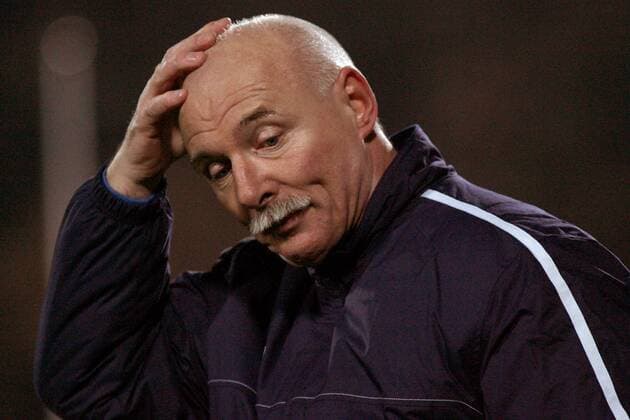 Fußball, Trainerhistorie, Wuppertaler SV Trainer Werner Kasper (Wuppertal) nachdenklich Fußball Herren Regionalliga Nord 2004 2005, 3. Liga, Wuppertaler SV Borussia Einzelbild Hamburg Nachdenklichkeit, Enttäuschung