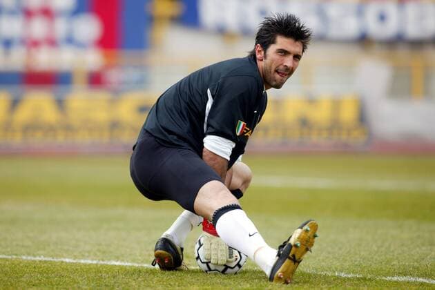 Torwart Gianluigi Buffon (Juventus) - Erwärmung - NOT TO BE PUBLISHED IN JAPANESE MEDIA Fußball Herren Serie A 2003 2004, 1. Italienische Liga, Juventus Turin, Juve, Vdig Einzelbild Bologna
