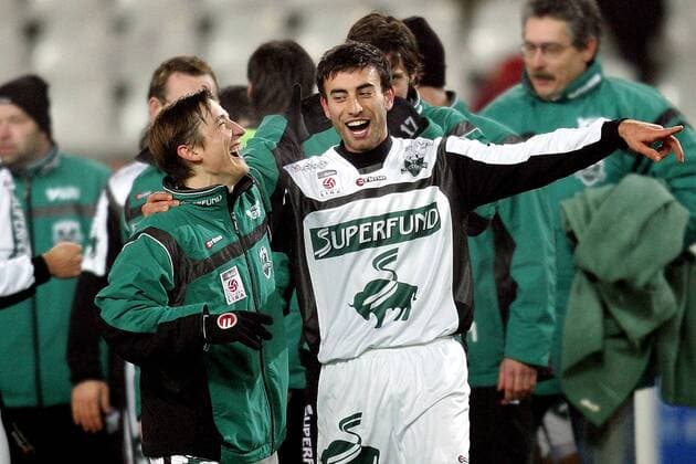 Patrik Jezek (li.) und Yüksel Sariyar (beide Pasching) - Schlussjubel Fußball Herren tmobileBundesliga 2004 2005, 1. Österreichische Liga, FC Superfund Pasching, Vdig Gruppe Wals Siezenheim Freude,