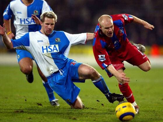 Andrew Johnson (Crystal Palace, re.) wird von Andrew Todd (Blackburn Rovers) zu Fall gebracht Fußball Herren English Premier League 2004 2005, 1. Englische Liga, Crystal Palace - Blackburn Rovers 0:0 Gruppe London Dynamik, Kampf,