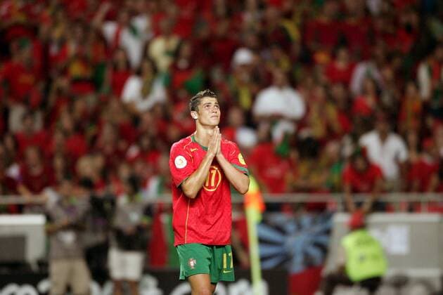 Cristiano Ronaldo (Portugal) schickt verzweifelt ein Stoßgebet zum Himmel Fußball EM Herren Euro 2004, Europameisterschaft, Länderspiel, Nationalmannschaft, Nationalteam, Finale, Endspiel, Einzelbild Lissabon Verzweiflung,