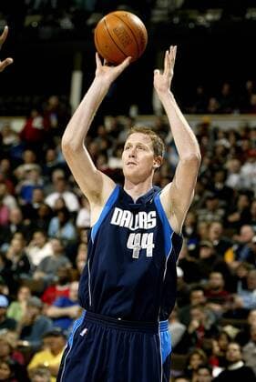 Shawn Bradley (Dallas Mavericks) - Wurf - PUBLICATION ONLY FOR GERMAN, SWISS, AUSTRIAN AND HUNGARIAN MEDIA (Icon9460140) Basketball Herren NBA 2004 2005, Vdig Einzelbild Denver, Mavs Dynamik, EDITORIAL USE ONLY