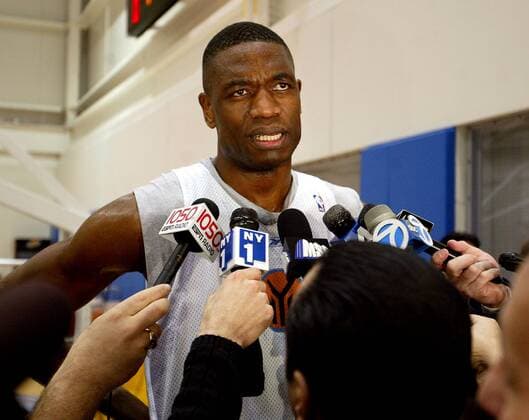 Dikembe Mutombo (New York Knicks) nachdenklich beim Interview - PUBLICATION ONLY FOR GERMAN, SWISS, AUSTRIAN AND HUNGARIAN MEDIA (Icon7891960) Basketball Herren NBA 2003 2004, New York Knicks Gruppe New York Nachdenklichkeit, EDITORIAL USE ONLY
