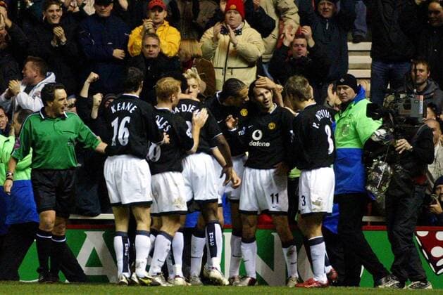 Torschütze Ryan Giggs (Manchester United, 2.v.re.) umjubelt nach dem 0:1 Fußball Herren English Premier League 2004 2005, 1. Englische Liga, Manchester United, ManU, Vdig, Totale Middlesbrough Freude,