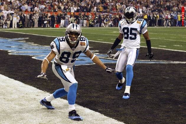 Die Wide Receiver Steve Smith (li.) und Kevin Dyson (beide Carolina Panthers) feiern einen Touchdown - PUBLICATION FOR GERMAN, SWISS, AUSTRIAN AND HUNGARIAN MEDIA ONLY (Icon8037209) American Football Herren NFL 2003 2004, Superbowl, Super Bowl, Endspiel, Finale, Carolina Panthers, Gruppe Houston Begeisterung, Freude, EDITORIAL USE ONLY