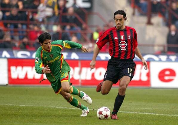 Alessandro Nesta (Milan, re.) gegen Cristian Ledesma (Lecce) Fußball Herren Serie A 2004 2005, 1. Italienische Liga, AC Mailand - US Lecce 5:2 Gruppe Mailand Dynamik,