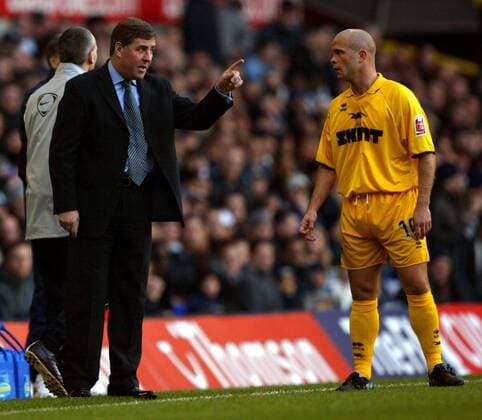 Fußball, Trainerhistorie Brighton & Hove Albion von 1901 bis heute Trainer Mark McGhee (li.) gibt Charlie Oatway (beide Brighton) Anweisungen Fußball Herren FA Cup 2004 2005, Brighton and Hove Albion, Football League Championship, 2. Englische Liga Gruppe London