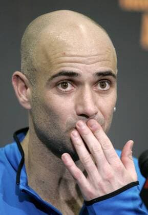 Andre Agassi (USA) ratlos Tennis Herren Kooyong Classic 2005, ATP Tour Einzelbild Melbourne Nachdenklichkeit,
