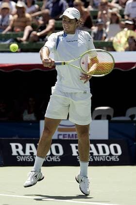 Gaston Gaudio (Argentinien) - Rückhand Tennis Herren Kooyong Classic 2005, ATP Tour, Hartplatz, Hardcourt, Hartplatztennis, Hartplatzturnier Einzelbild Melbourne Dynamik,