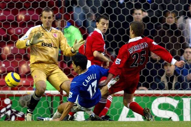Tim Cahill (Everton, 2.v.li.) erzielt gegen Torwart Mark Schwarzer (li.) den Treffer zum 1:1 Ausgleich; James Morrison (li.) und Franck Queudrue (alle Middlesbrough) kommen zu spät Fußball Herren English Premier League 2004 2005, 1. Englische Liga, FC Middlesbrough - FC Everton 1:1, Vdig Gruppe Middlesbrough Dynamik,