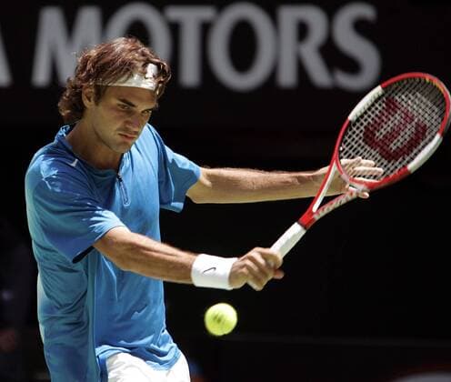 Roger Federer (Schweiz) - Rückhandslice Tennis Herren Australian Open 2005, ATP Tour, Grand Slam, Einzelbild Melbourne