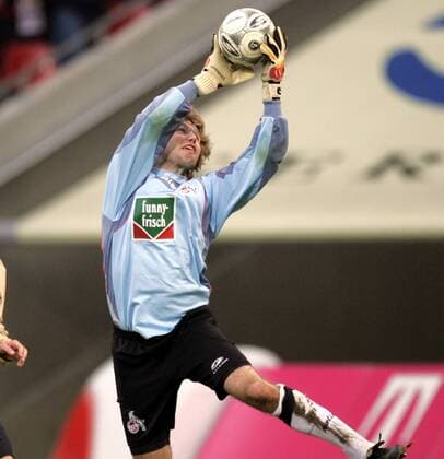 Torwart Stefan Wessels (Köln) fängt den Ball Fußball 2. BL Herren Saison 2004 2005, Test, Testspiel, Winterpause, 1. FC Köln Einzelbild Köln Dynamik,