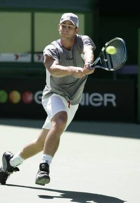 Andy Roddick (USA) - beidhändige Rückhand Tennis Herren Australian Open 2005, ATP Tour, Grand Slam, Hartplatz, Hardcourt, Hartplatztennis, Hartplatzturnier Einzelbild Melbourne Dynamik,