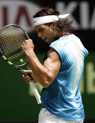 Rafael Nadal (Spanien) lässt beim jubeln seine Muskeln spielen Tennis Herren Australian Open 2005, Grand Slam, ATP Tour Einzelbild Melbourne Kraft Freude, Begeisterung,