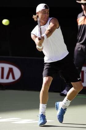 Lleyton Hewitt (Australien) - beidhändige Rückhand Tennis Herren Australian Open 2005, Grand Slam, ATP Tour, Hartplatz, Hardcourt, Hartplatztennis, Hartplatzturnier Einzelbild Melbourne Dynamik,