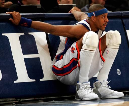 Jerome Williams (New York Knicks) wärmt sich an der Bande auf - PUBLICATION ONLY FOR GERMAN, SWISS, AUSTRIAN AND HUNGARIAN MEDIA (Icon7895156) Basketball Herren NBA 2004 2005, New York Knicks, NY, N Y Einzelbild New York EDITORIAL USE ONLY