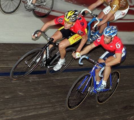 Leif Lampater (Deutschland, li.) und Marco Villa (Italien) - Wechsel Radsport Herren 22. Stuttgarter Sechstagerennen 2005, Sechstage, sechs Tage, Sixdays, six days, Rad, Bahnrad, Halle Gruppe Stuttgart