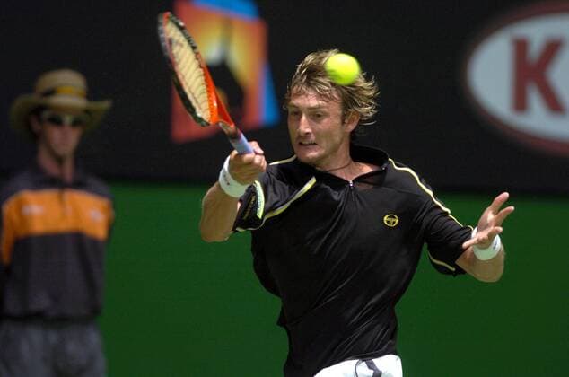 Juan Carlos Ferrero (Spanien) - Vorhand Tennis Herren Australian Open 2005, ATP Tour, Grand Slam, Einzelbild Melbourne Dynamik,