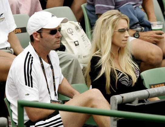 Trainer Michael Geserer und Lena Alberti, Freundin von Philipp Kohlschreiber (alle Deutschland), im Publikum Tennis Herren Australian Open 2005, Grand Slam, ATP Tour Gruppe Melbourne