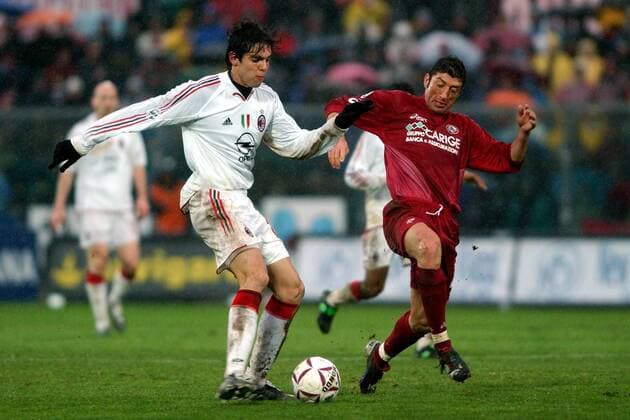Kaka (Milan, li.) gegen Dario Passoni (Livorno) Fußball Herren Serie A 2004 2005, 1. Italienische Liga, AS Livorno -AC Mailand 1:0 Gruppe Livorno d