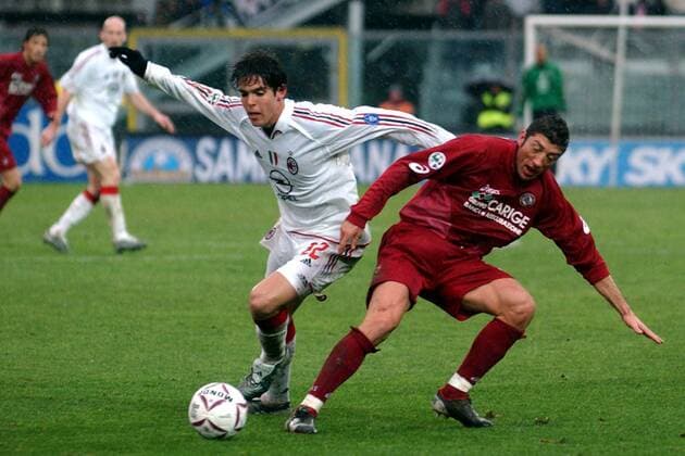 Kaka (Milan, li.) gegen Dario Passoni (Livorno) Fußball Herren Serie A 2004 2005, 1. Italienische Liga, AS Livorno -AC Mailand 1:0 Gruppe Livorno Dynamik,