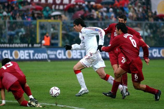 Kaka (Milan, Mitte) kann von Fabio Galante (re.) und Dario Passoni (beide Livorno) nicht gestoppt werden Fußball Herren Serie A 2004 2005, 1. Italienische Liga, AS Livorno -AC Mailand 1:0 Gruppe Livorno Dynamik,