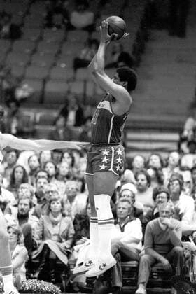 Wes Unseld (Washington Bullets) - Sprungwurf - !! (Icon5000523) Basketball Herren NBA 1979 1980 Einzelbild Aufnahmedatum geschätzt San Diego EDITORIAL USE ONLY