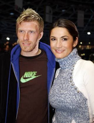 Andreas Zecke Neuendorf (Hertha BSC Berlin) und Schauspielerin Mariella Ahrens beim Berliner 6 Tage Rennen 2005 Fußball Herren Berliner 6 Tage Rennen 2005, Sechstagerennen, Sechstage, Sechs, Sixdays, six days, Vdig Gruppe Berlin
