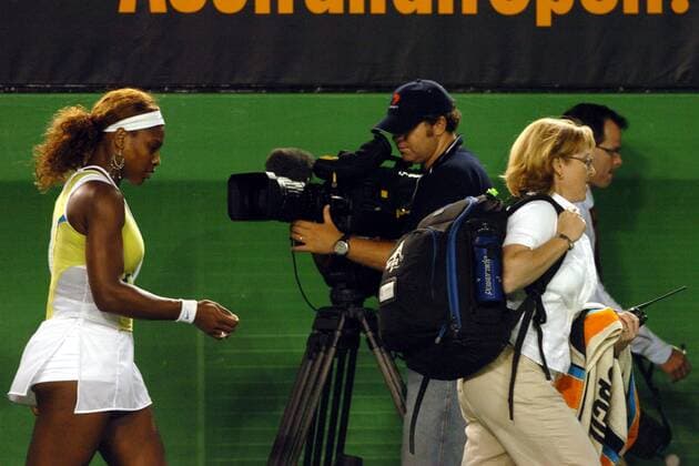 Serena Williams (USA, li.) folgt ihrer Physiotherapeutin Tennis Damen Australian Open 2005, Grand Slam, WTA Tour Gruppe Melbourne