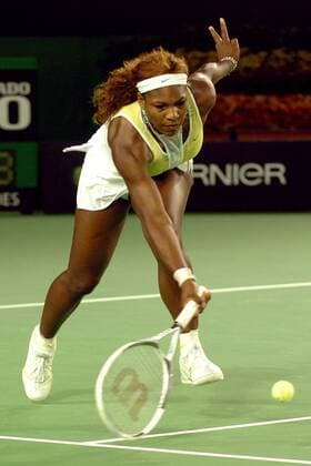 Serena Williams (USA) streckt sich nach dem Ball Tennis Damen Australian Open 2005, Grand Slam, WTA Tour, Hartplatz, Hardcourt, Hartplatztennis, Hartplatzturnier Einzelbild Melbourne Dynamik,