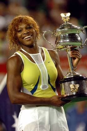 Siegerin Serena Williams (USA) mit der Trophäe der Australian Open Tennis Damen Australian Open 2005, Grand Slam, WTA Tour, Einzelbild Melbourne Freude,
