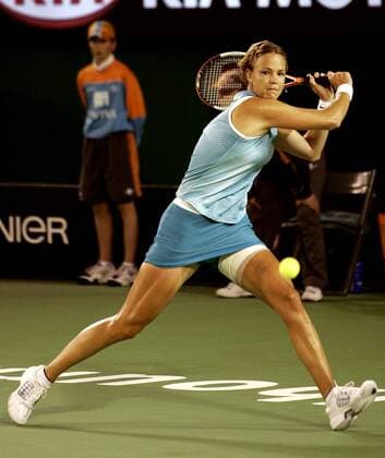 Lindsay Davenport (USA) fixiert den Ball Tennis Damen Australian Open 2005, Grand Slam, WTA-Tour, Hartplatz, Hardcourt, Hartplatztennis, Hartplatzturnier, Einzelbild Melbourne Dynamik,